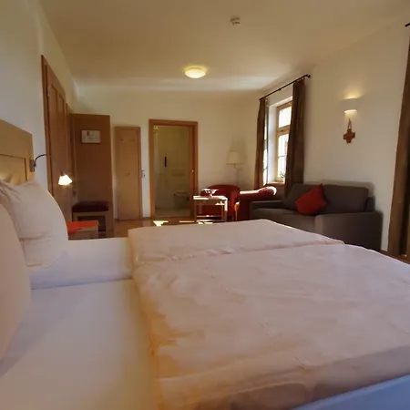 Klostergasthof Hotel *